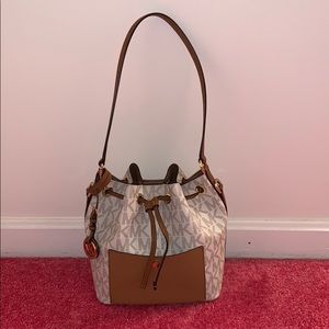 Drawstring purse